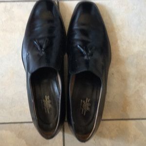 Men's Johnston & Murphy black tassled loafer (13C)